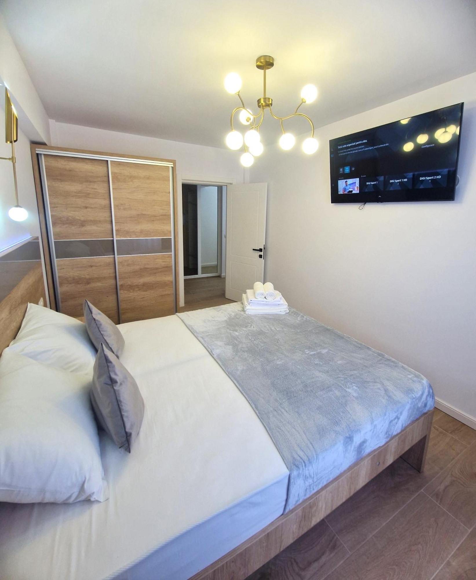 Ultracentral Luxury Apartament Curtea de Argeş Esterno foto