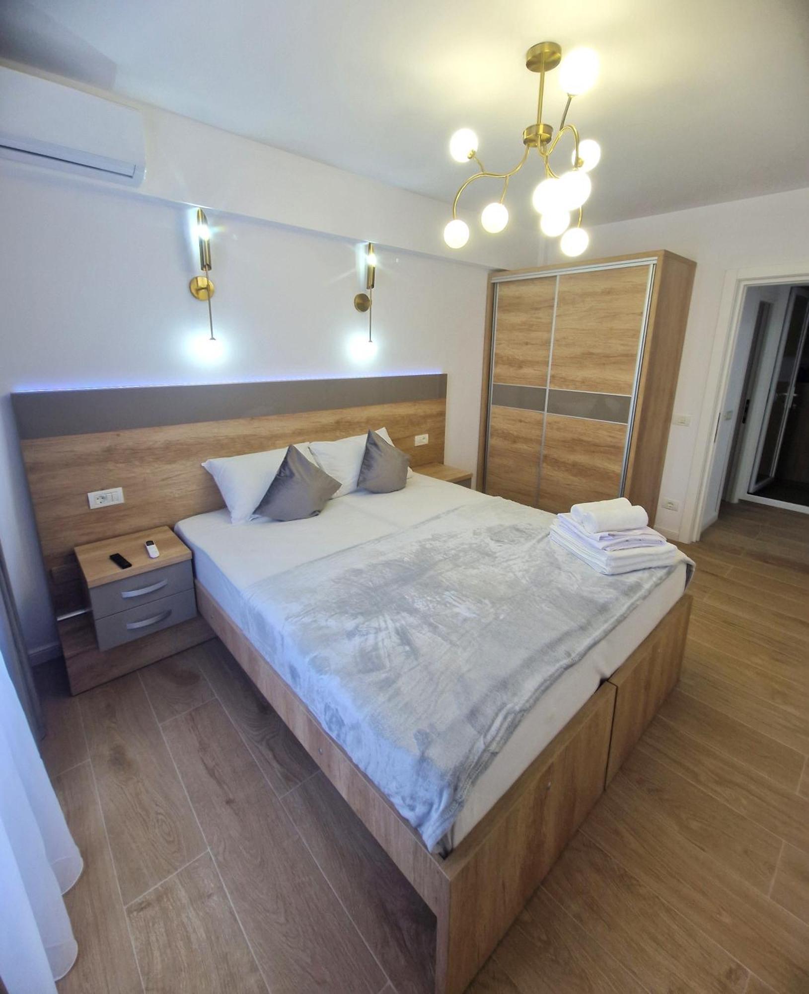 Ultracentral Luxury Apartament Curtea de Argeş Esterno foto